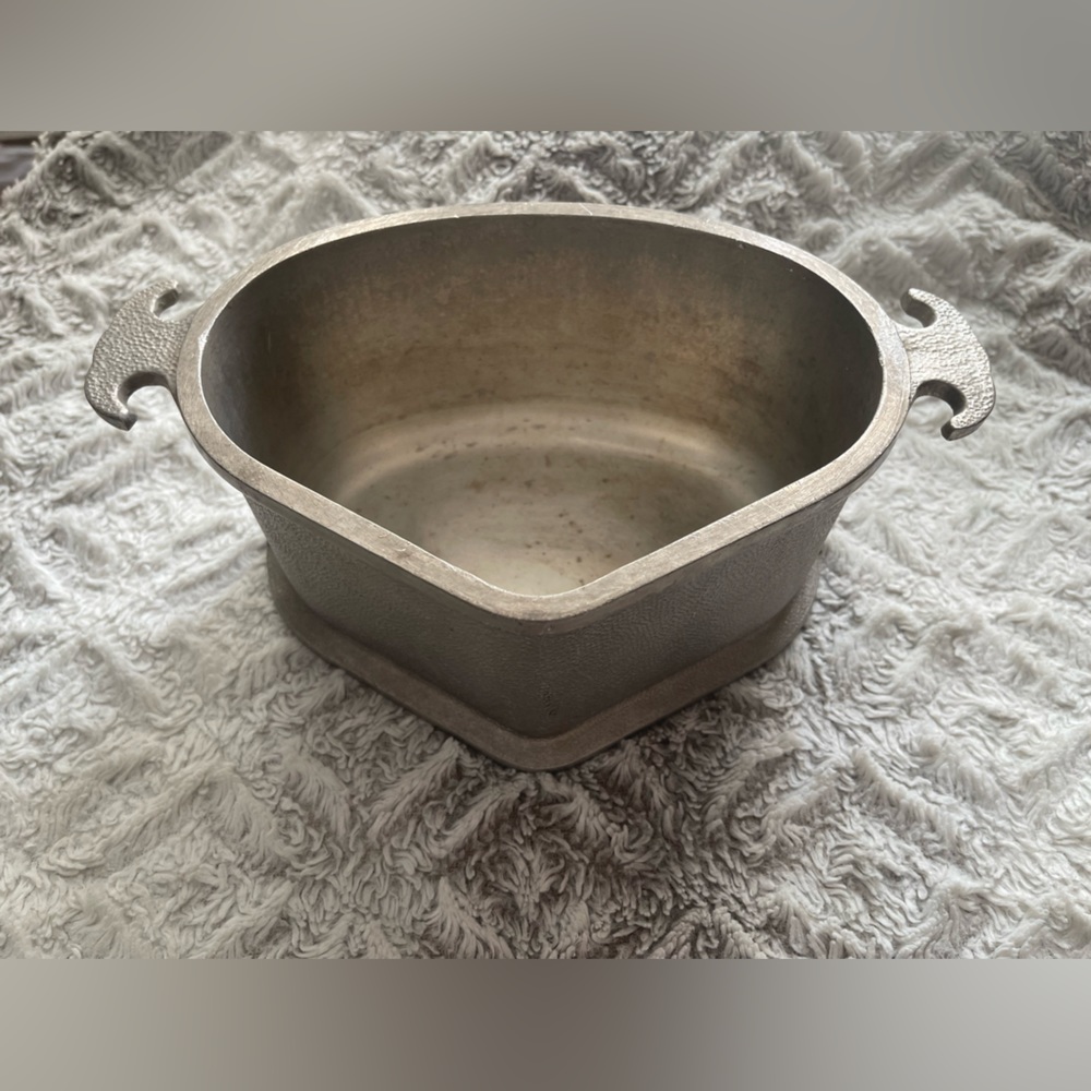 ✨Vintage 11” Guardian service cookware triangle roaster✨